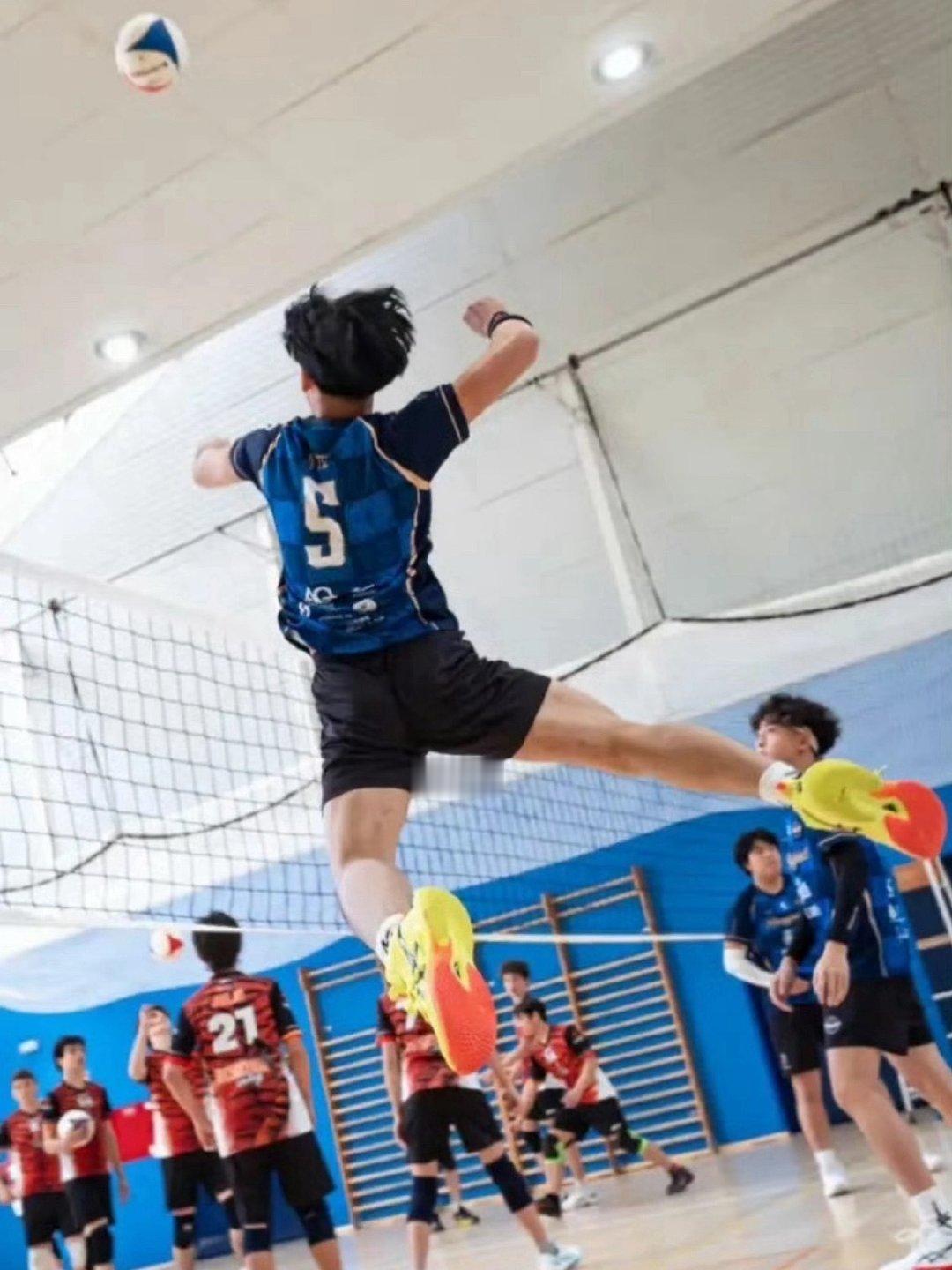 谢霆锋儿子被捧上天，16岁身高183厘米，扣高313cm ​