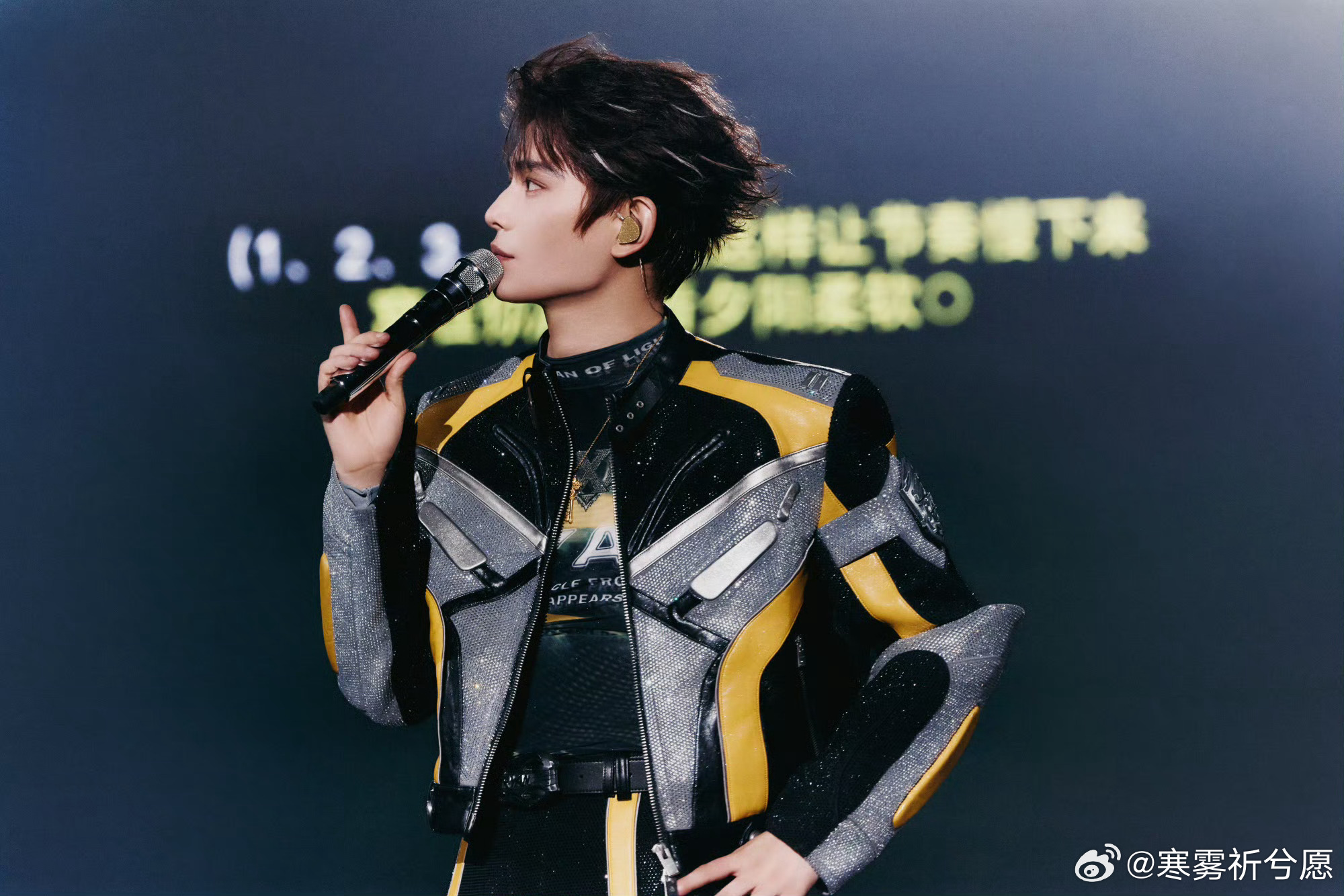 #丁禹兮爱在无尽夏# 💚#丁禹兮沈言#

我们闯过人潮，只要凝望，清风绕眉间。你稳步赤诚，冷煨檐下雪，暮秋拾兰瓣，小暑乘风亦浪漫，四海满目风月都难抵你温柔。


丁禹兮山河枕｜丁禹兮卫韫｜卫韫｜丁禹兮花开锦绣 ｜赵凌 ｜丁禹兮南部档案｜丁禹兮张海虾｜张海虾｜丁禹兮张海侠｜张海侠｜丁 ​