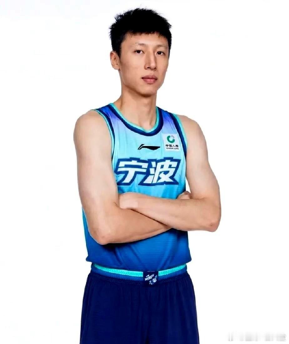 赵岩昊 广厦三少之一   下赛季去宁波了 ​