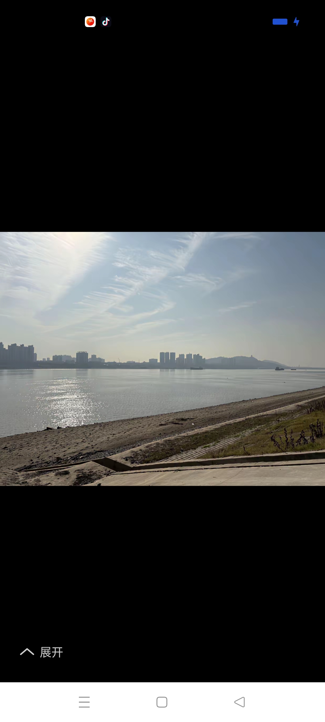 不吃点亏，怎么看透人心？不碰点烂事，怎么分清真假？栽个跟头不算什么，重...