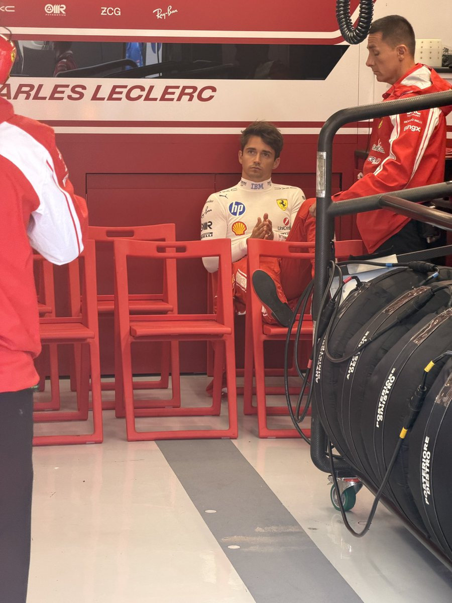 享受比赛前的片刻宁静🚦

#法拉利F1车队[超话]##F1[超话]##2026F1荷兰大奖赛# ​