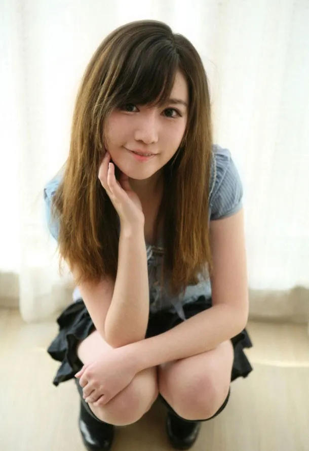 甜美少女，微笑如阳光，元气满满的一天！🌞💕