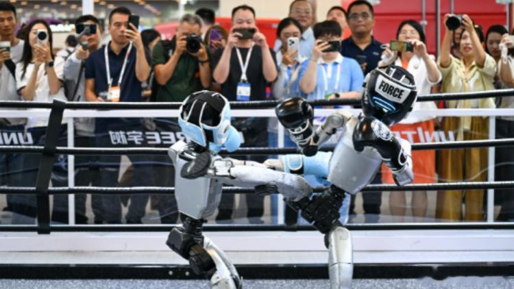 #A股#【宇树科技涨停 本周累涨超46%】今天（10月23日），“A股人形机器人第一股”#宇树科技#（688836.SH）午后大幅拉升，全天封在涨停，股价重新站上600元关口。至此，该股本周累计涨幅已超过46%，市值重新站上2500亿元上方。

面对股价连续上涨，宇树科技在近期股票交易异常波动公告中已明确提示：人 ​