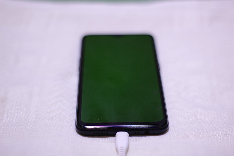昨天做了场梦，梦里我的iPhone14升级到iOS27，性能直接飙升。
现实里却完全不是这样，续航始终是绕不开的硬伤，要是真能把电池问题解决，那绝对能把其他品牌远远甩在身后。