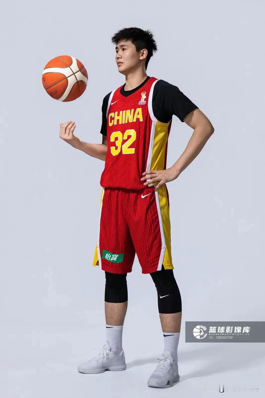 被张懿赵杰单防的男人回来了，亚运会中国对阵巴林，李悦洲出战22分钟6中6，三分2中2，百分百命中率砍下18分。
第一节不到两分钟就得到5分，罚球也是5中4，全场砍下18分3篮板3助攻1抢断，上一场虽然得分偏低但是填满数据栏，两个盖帽，也是相当经常，不过对手也是实力有限，数据虽然有些价值，但是希望李悦