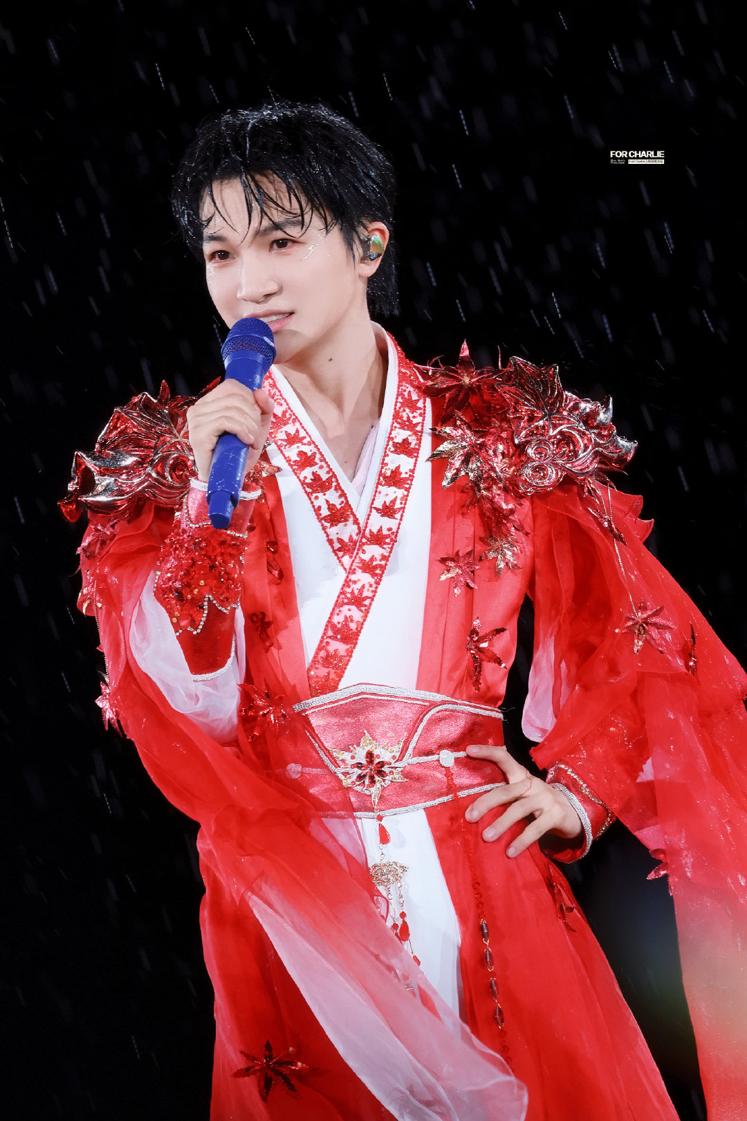 #周深[超话]# zs#周深老二次元做专辑下手没轻重# zs#周深将亮相金鹰奖颁奖典礼# 

你或许不是世界的主角，但你一定是我的世界里的主角

​