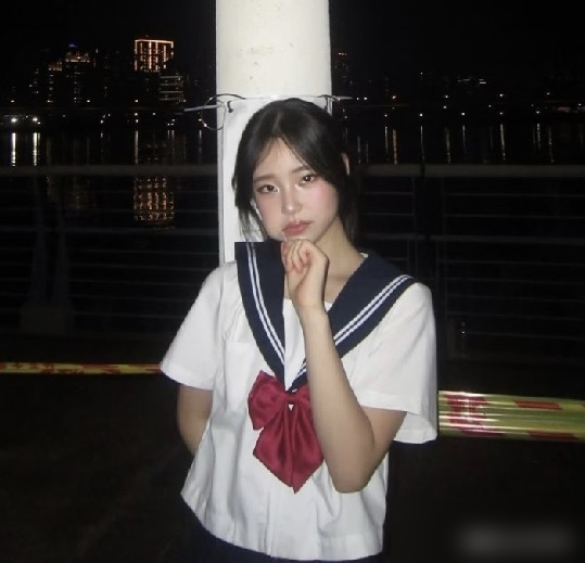 小S家三个女儿，全在深夜啃书，没一个想当明星。
14岁的老三直接表态，不进演艺圈，就念书，天天熬到半夜。老大老二也是，名校录取通知书到手，还在死磕。
小S自己都懵了，说孩子没一个像她，全像爹。
翻翻许家底子就懂了。许雅钧哥伦比亚大学硕士，他大姐哈佛医学博士，二姐法学博士，母亲是律师。台媒管这叫