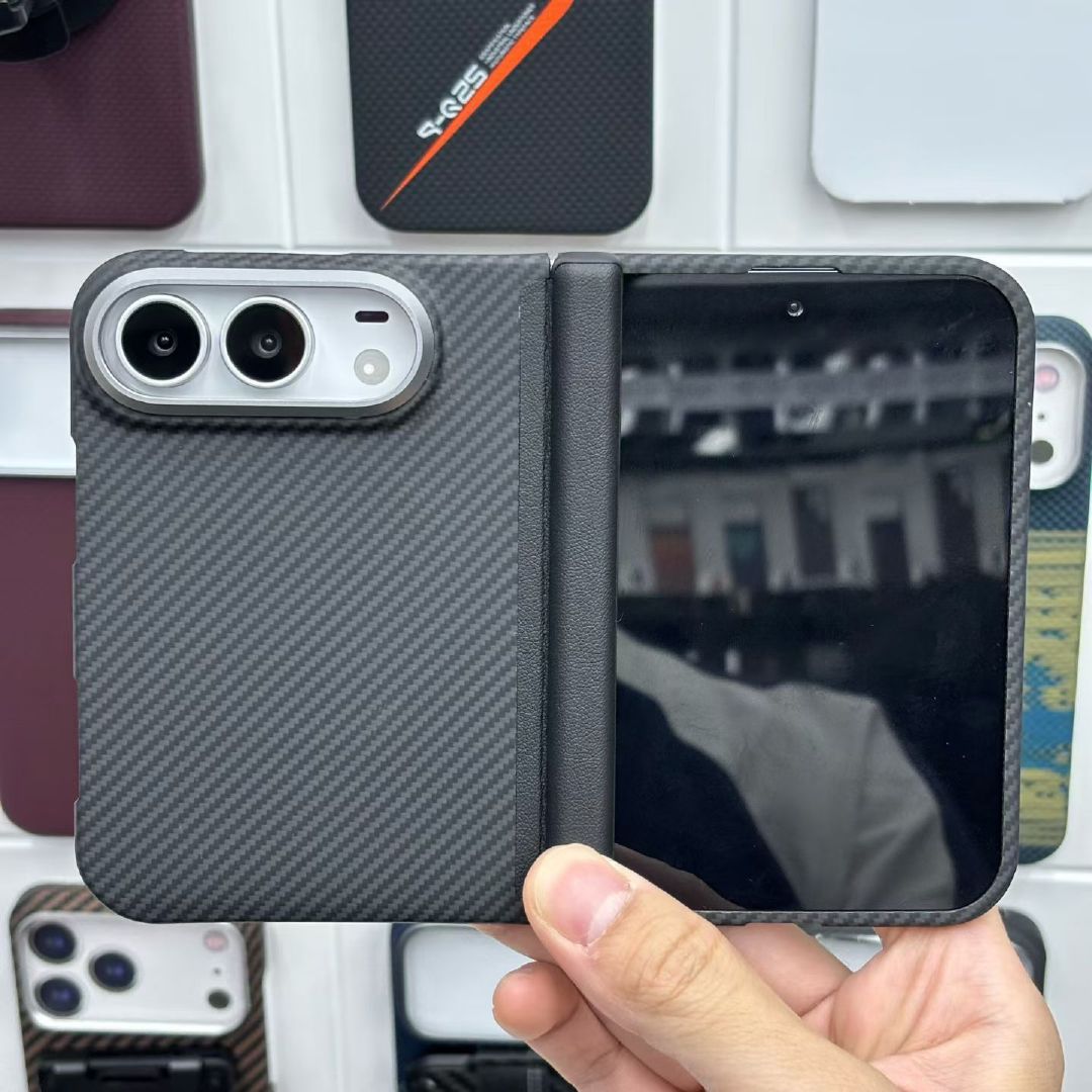 iPhone Fold 的凯夫拉手机壳长这样。 ​