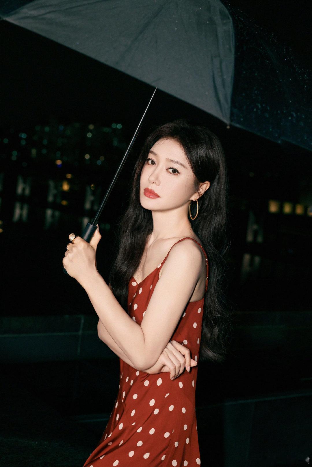 #秦岚[超话]#  顶尖的气质，姐姐是倾世皇妃。[可乐] ​
