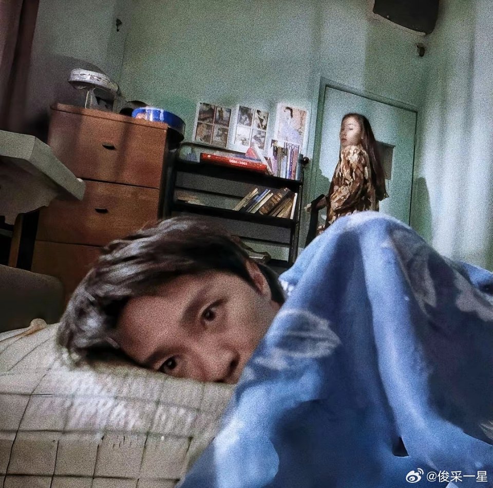 #周星驰[超话]#人在发呆的时候就会想起他的初恋 ​