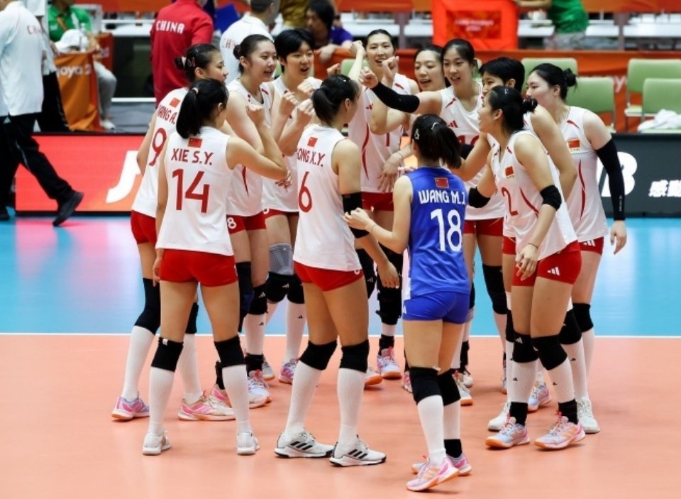 #中国女排vs日本女排决赛#，女排姑娘们加油加油加油！全力冲击队史亚运会第十冠，力拼亚运会女排三连冠。 ​