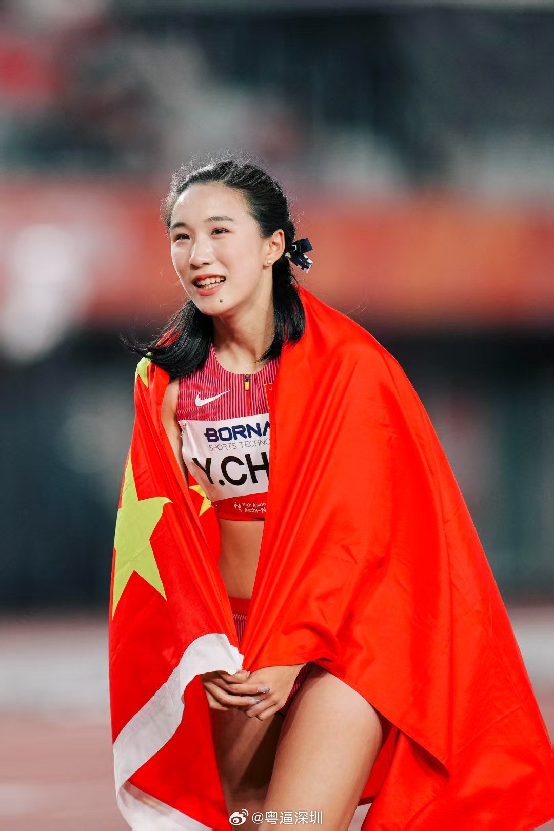 #陈妤颉三金一银下班#
三金一银，顺利收官。
陈妤颉赛后谈及比赛，感叹团队力量的强大，大方夸赞自己。
儿时总听父母讲述赛场往事，如今她在跑道上取得成绩，实现对爸妈的“碾压”。接力赛场携手队友顶住压力，16岁的少年意气扑面而来。
 #陈妤颉回应混合接力夺冠# ​