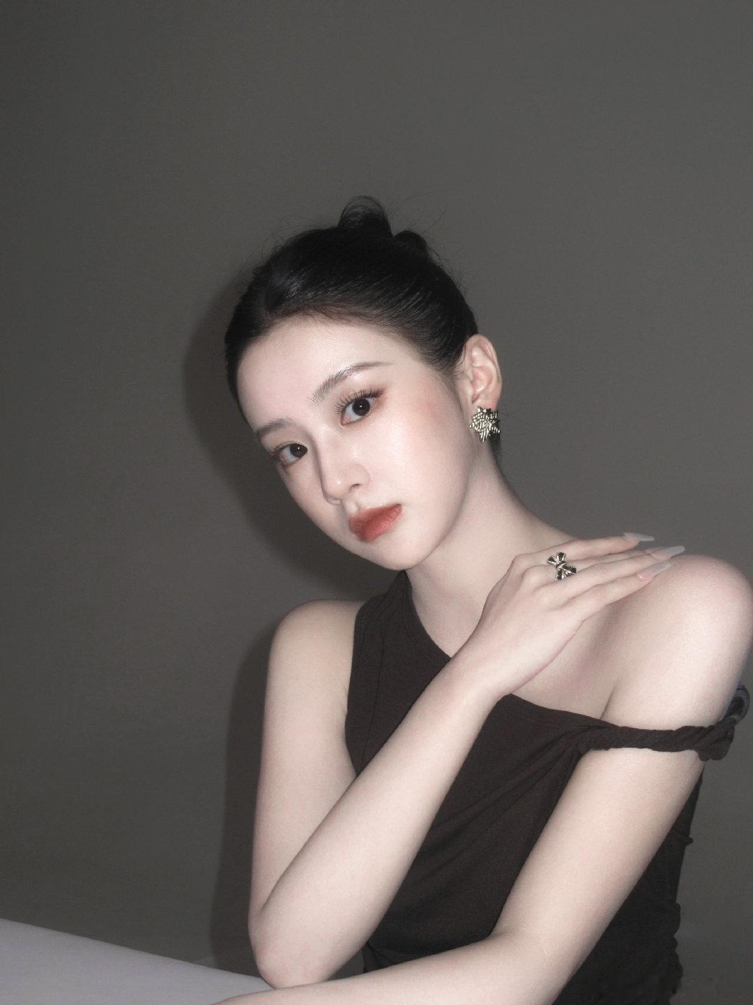 #包上恩[超话]# 💛#包上恩任瑶期#💛#包上恩窈窕有期#

亲爱的 你知道吗 如果那个城市没有你 我根本就不会自己一个人去往陌生的城市

​