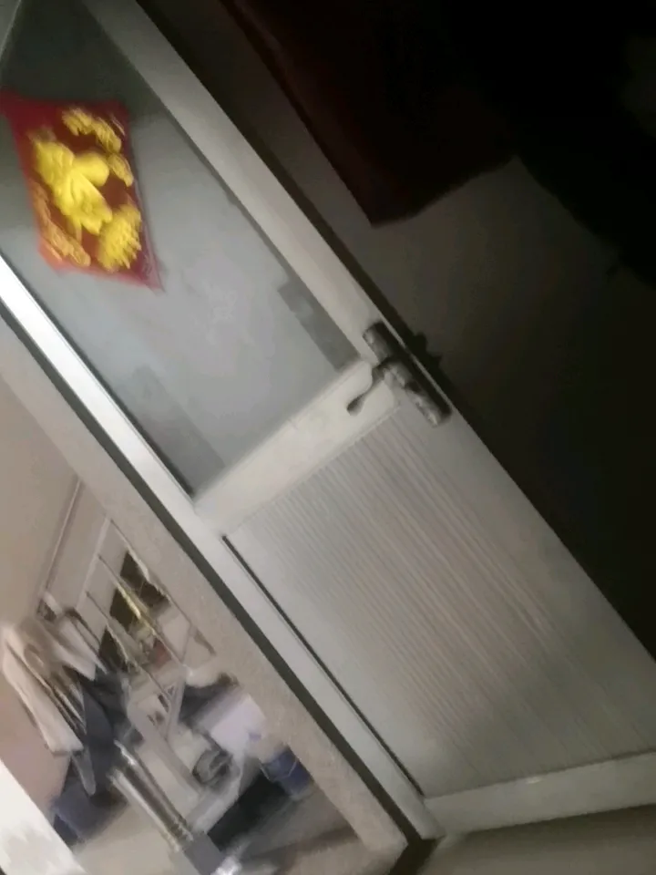 朱元璋一开始就叫朱重八吗? 朱元璋一开始确实叫朱重八，这个名字根本不是什么随便按数字取的贱名，他在家族兄弟里排行第八，才得了这个名。往上数几代，他家全是土里刨食的农户，连读书认字的机会都没有，父辈甚至连正经大名都没有。
他是投奔郭子兴的义军之后才改名叫朱元璋的。那时候他已经从放牛娃、游方和尚摸爬