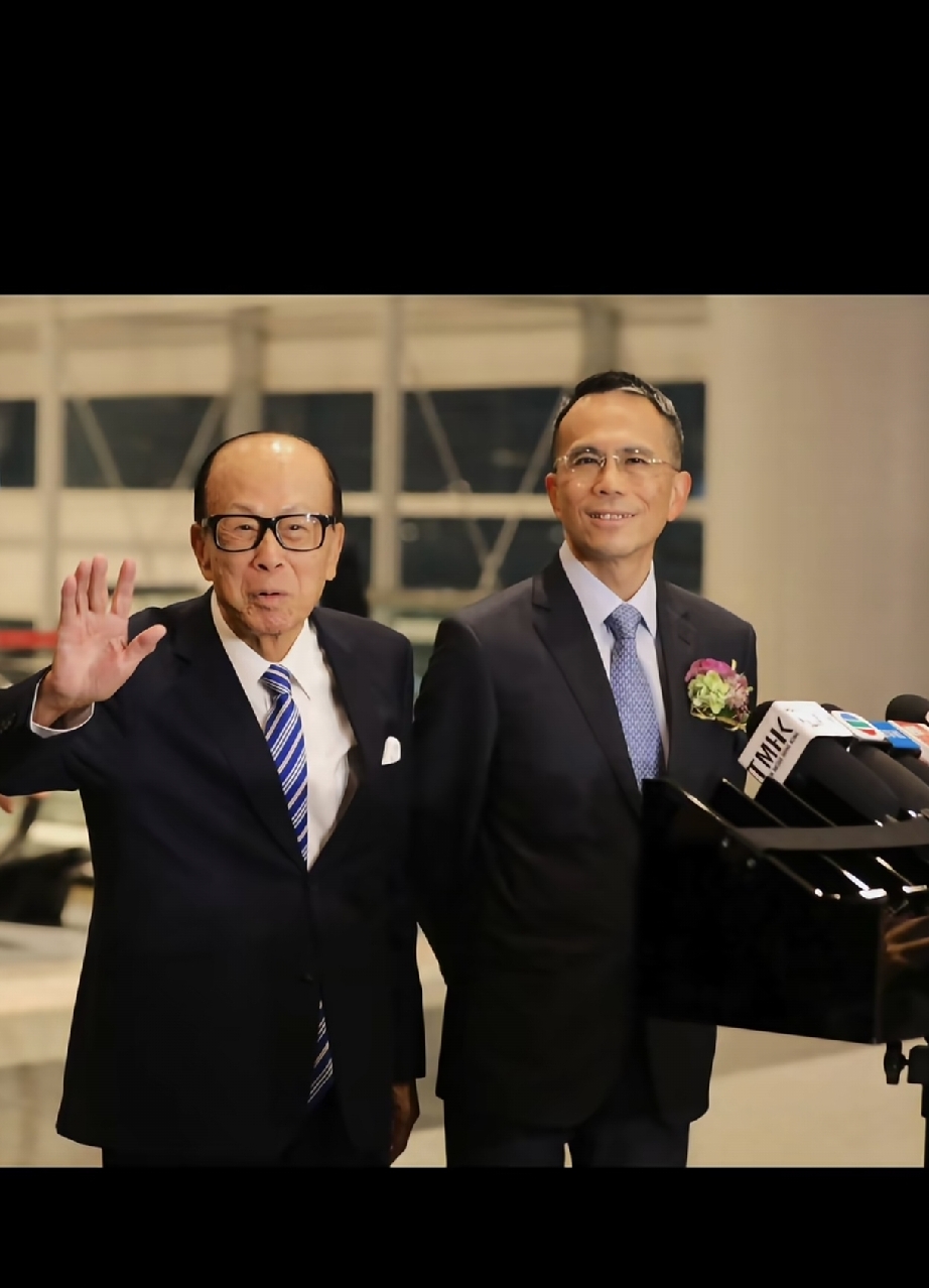 中国我最佩服的两个人，
一个是湖北人雷军，创业没有失败过！
另一个是香港李嘉诚，生意没有失败过！
雷军创业传 雷军营销模式 李嘉诚湖北人