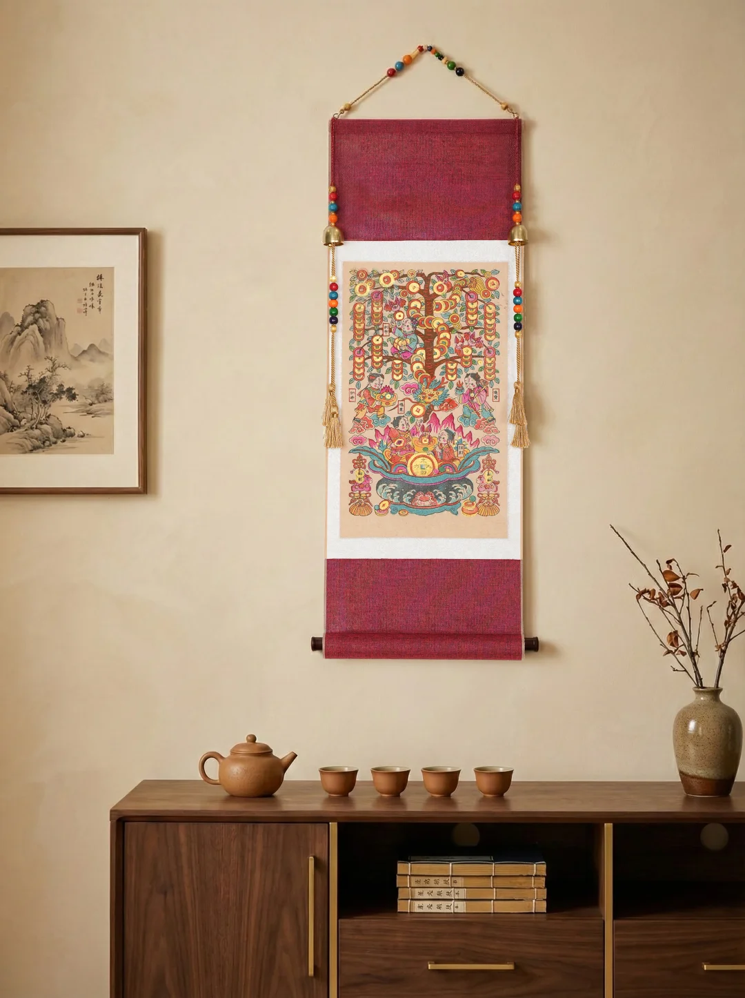 把以往达成百万的年画，做成了中式卷轴