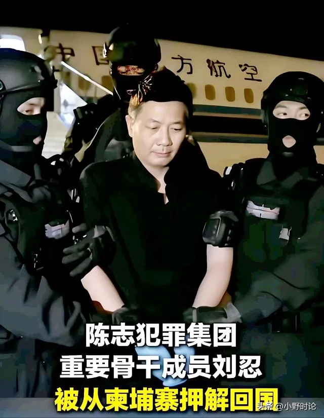 揭露电诈的公众号主，两年前被电诈集团100万雇凶杀害

徽剑，本名吴恺，公众号几十万粉丝，简介只有一句：“位卑未敢忘忧国，哪怕无人知我。”

他干了几年一件事：扒缅北、柬埔寨电诈园区的黑幕。谁在开园、谁在放高利贷、谁在逼人打电话、谁在国内洗白身份，他一篇篇写，名字点得越来越硬。

2024年8月，他