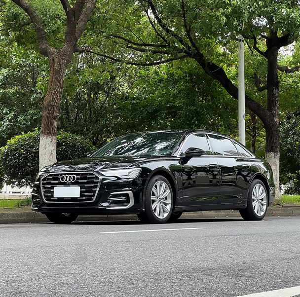 奥迪A6L 2021款 45 TFSI 臻选动感型