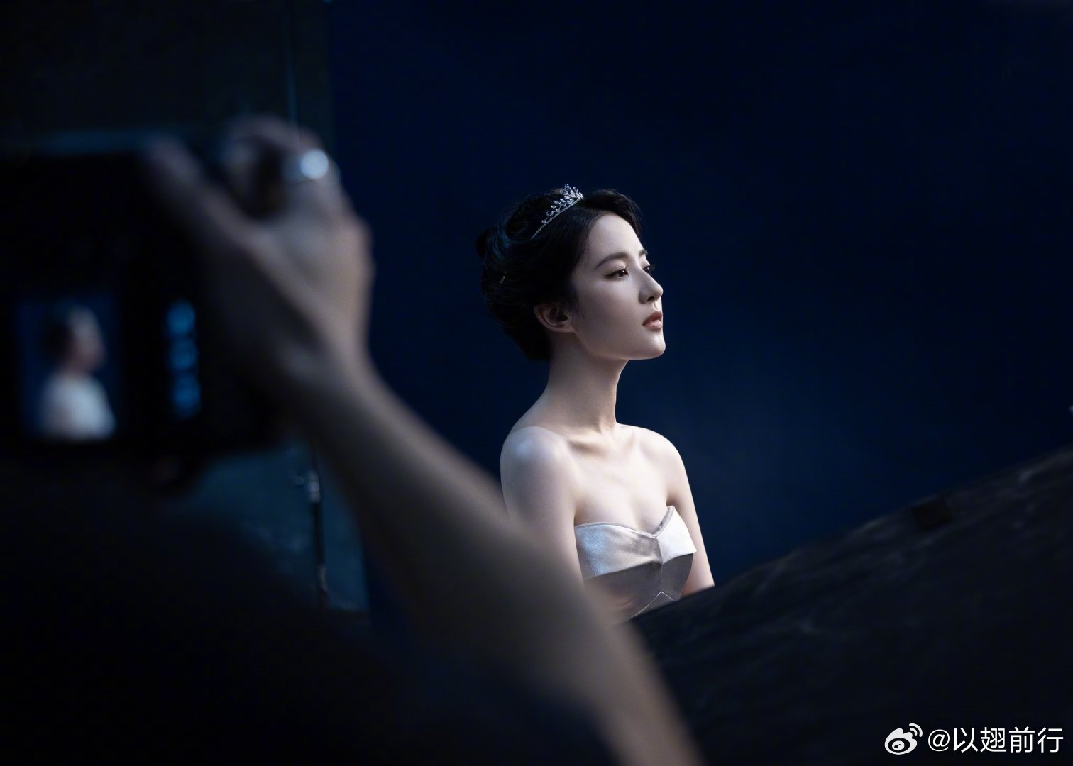 #刘亦菲[超话]# lyf#刘亦菲# 

 我爱现在坚强勇敢的你 也贪恋你早期的青涩 时常叹息没有见过那早已绝版的你 但又心疼你这一路的苦楚

​
