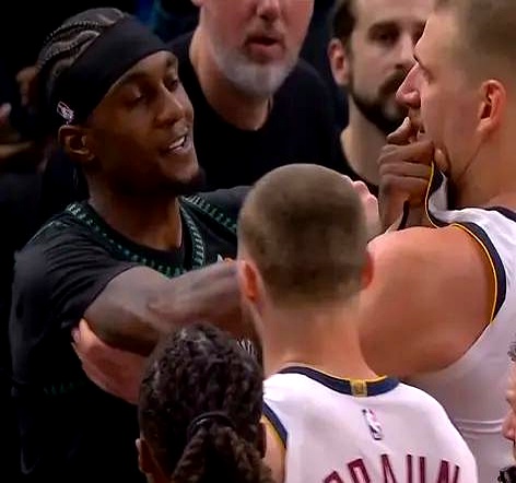 卫冕冠军掘金，真的悬了。    1-3，被逼到悬崖边上，约基奇最后还被...