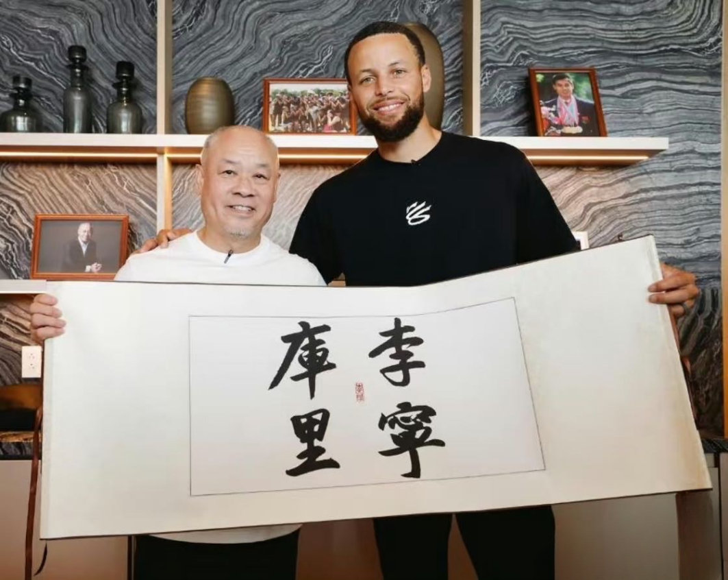 感觉这波李宁是赢麻了  有💰是真的有💰 足篮两生花 ​