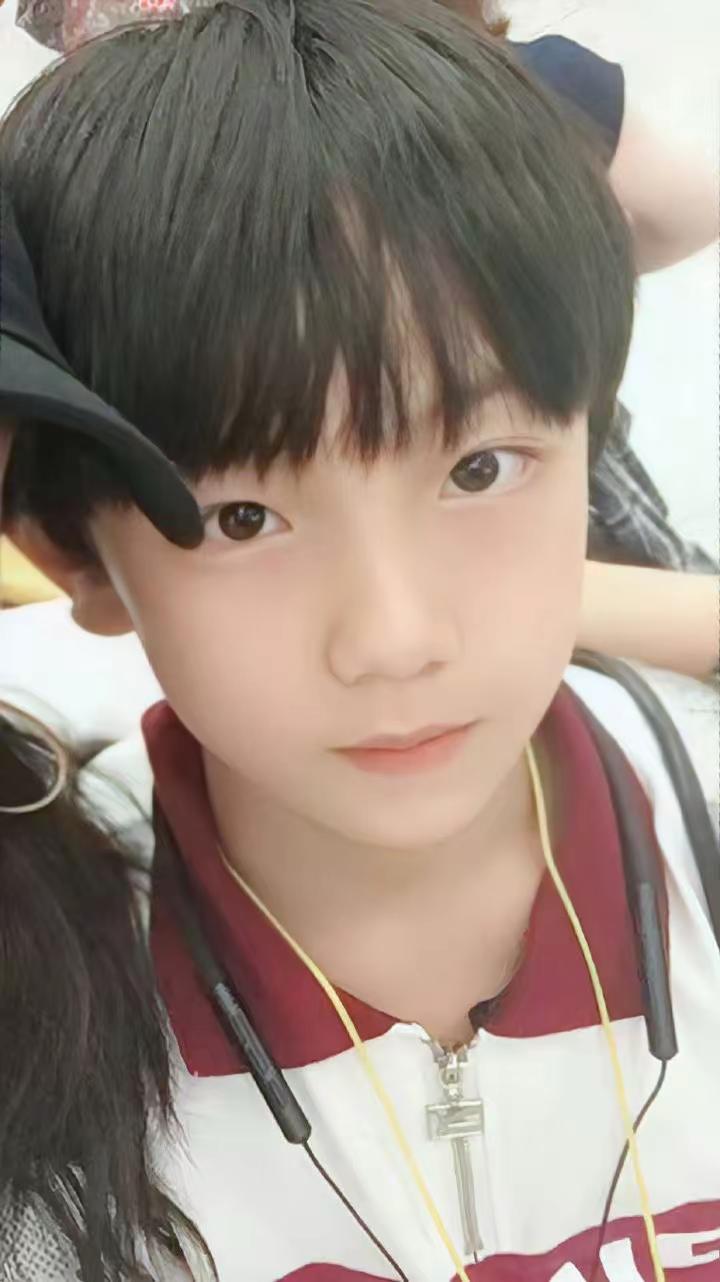 你眉目如当年 流转我心间。你眉目如当年流转我心间 苏新皓 超有镜头感的小男孩 与灯书