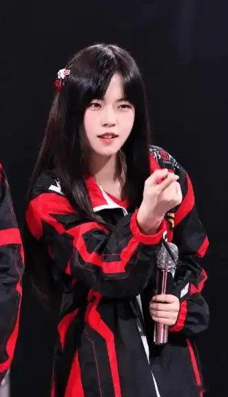 穆欣月，亚运电竞首位女子金牌选手：光环之外，女子电竞没有捷径！ ​