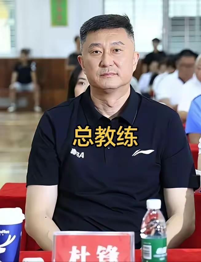 期待冠军教头杜峰指导未来继续在推动中国篮球事业的发展上贡献力量，再谱新篇！
