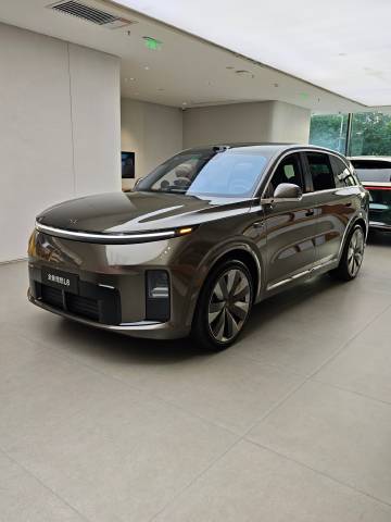棕外棕内全新理想L8<br /><br />漆面质感真好<span c...