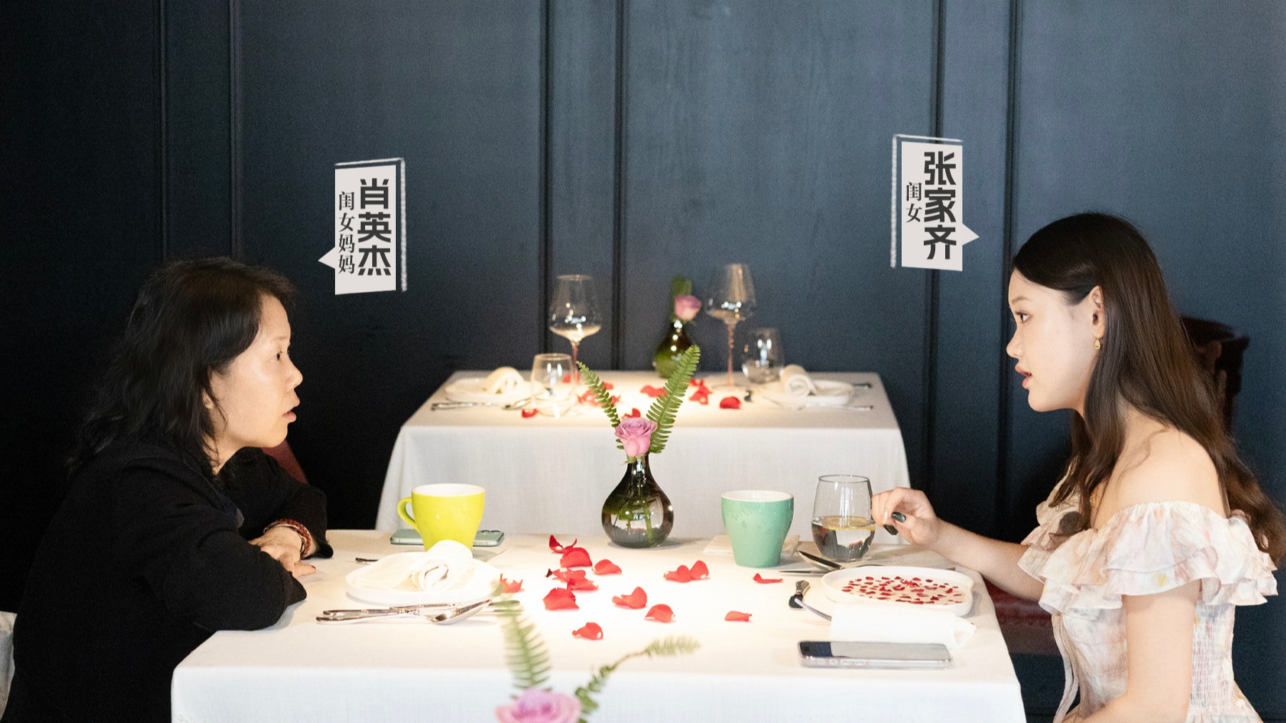 张家齐妈妈给人一种在玩养成游戏的错觉，没有“可怜天下父母心”，只有玩家想赢的功利心。

好好的坦白局应该多交心啊，却念那么一份“家书”，说女儿缺点多，要加强自我管理，不要吃零食，要取得像郭晶晶、陈若琳一样的成就。

张家齐都已经退役了，而且明确表达了对以前运动员生涯的抗拒。作为妈妈一点都不体谅，一次