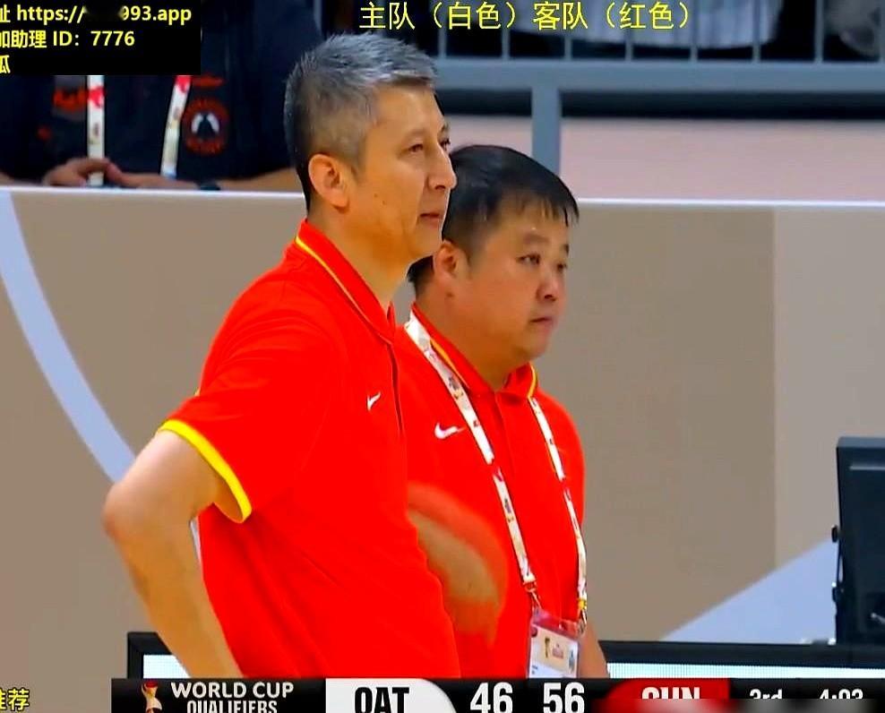郭士强不再让杨瀚森去低位死磕了。

男篮世预赛客场打卡塔尔，中国队83比57大胜。杨瀚森替补上场不到20分钟，11投7中拿下15分9篮板。勾手、三分、单臂暴扣全亮出来，正负值+17。

这次变阵直接用了NBA夏季联赛的打法。杨瀚森站弧顶策应，胡金秋首发。两人错峰出场，内线不挤，胡金秋也轻松5投5中拿