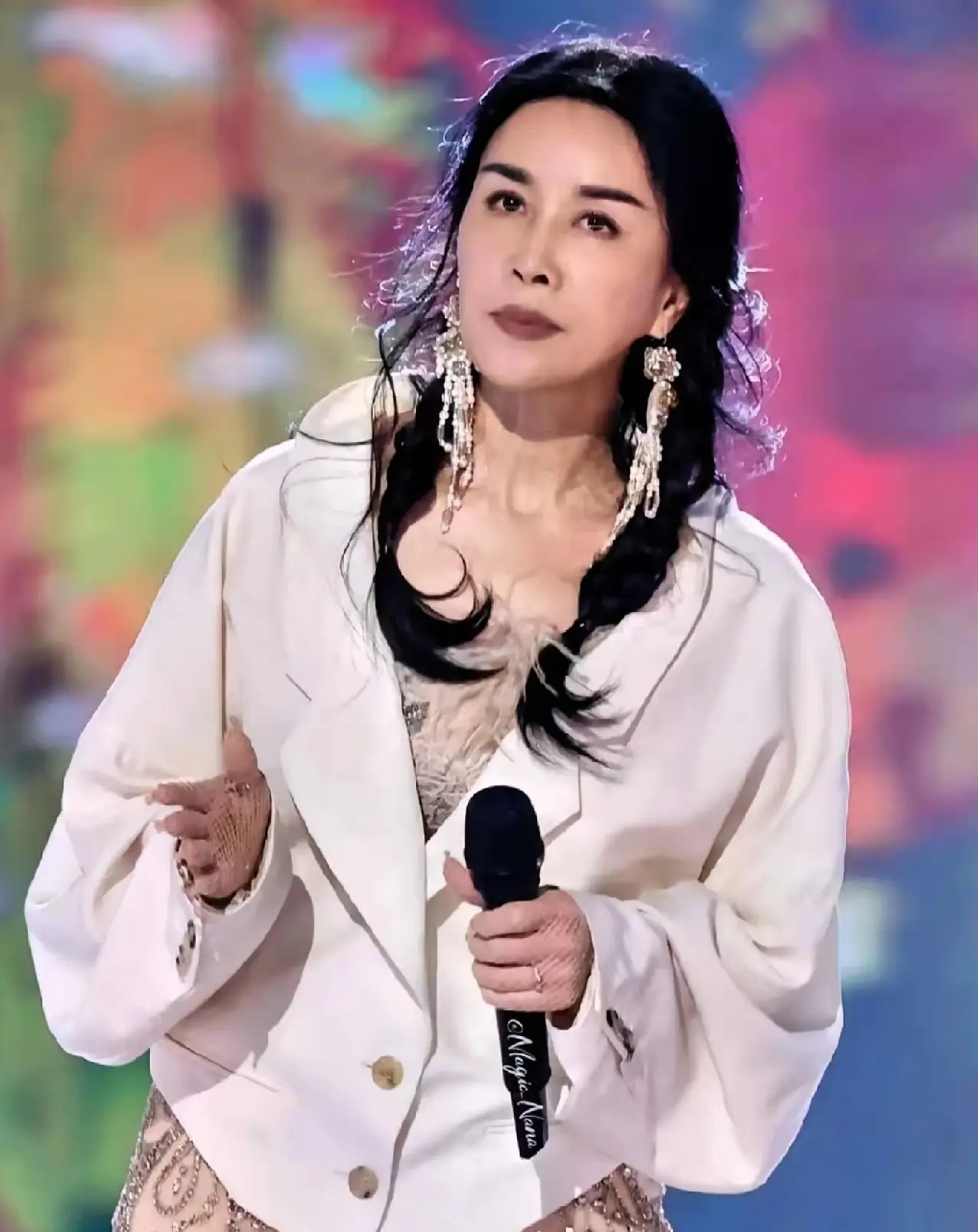 救命！！！今晚那英北京演唱会，半个娱乐圈都来了吧？？？ 😱

王菲坐在观众席摇荧光棒跟唱，宋丹丹、黄渤、管虎、杨坤、张碧晨、屠洪刚全到了，“花少团”龚俊、张晚意、李沁、马思纯组团捧场，两个包厢塞了50多位明星。网友说得太对了——这哪是演唱会，这是那英在验收自己三十多年攒下的人脉！

最让人破防的，黄