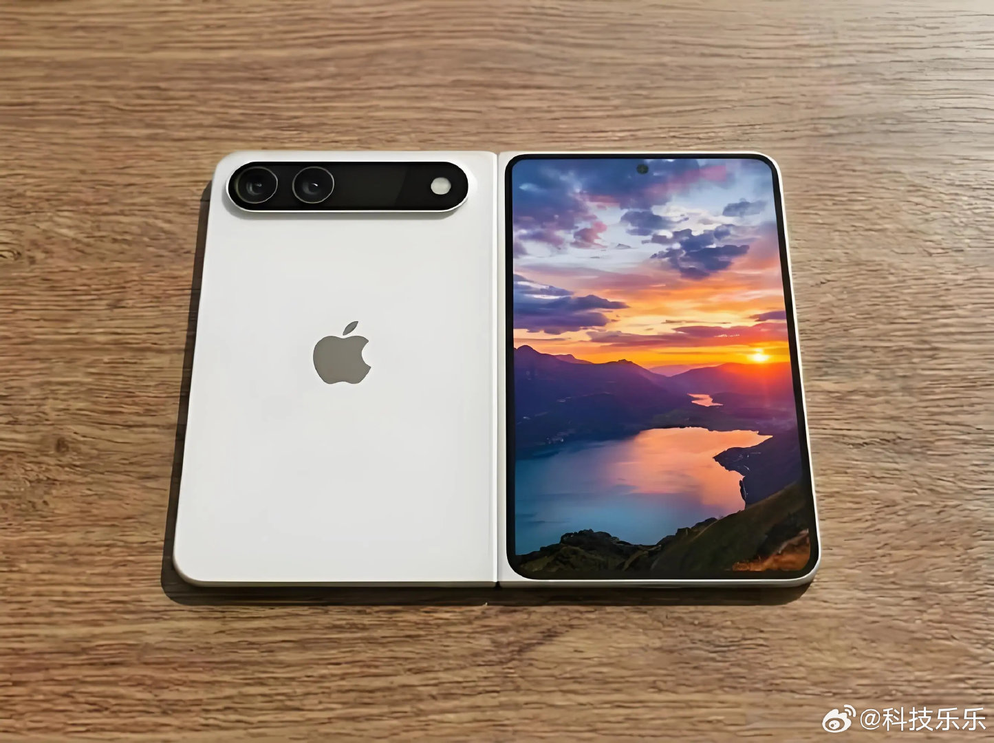 虽然iPhone FOLD可能是史上最贵的iPhone！起步价或超万元人民币；但是据最新的爆料iPhone FOLD可能没之前想象的贵的太过于离谱。我猜丐版的价格或许还没有iPhone 18 Pro Max顶配版价格高。

如果真和我预测的一样，我还是会选择入手iPhone的阔折叠把玩下的。那么#你在等iPhone18还是折叠#？ ​