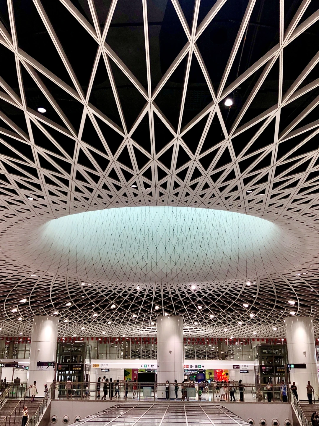 也没人告诉我，陪人逛街比徒步爬山还累啊