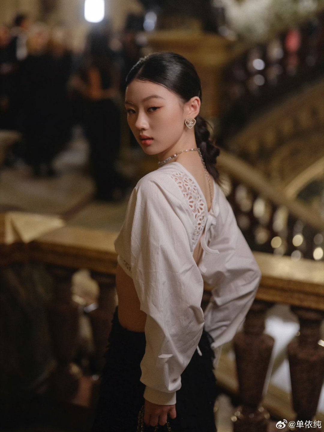#单依纯[超话]# syc#单依纯的生活画簿# syc#单依纯年度最佳内地女歌手# syc#单依纯# 
你给我这一辈子都不想失联的爱
相信爱的征途就是星辰大海
《永不失联的爱》
​