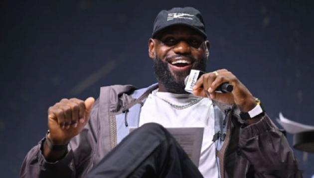 NBA｜詹姆斯暂不公布下家归属 坦言新征程将会充满乐趣纽约讯——这是詹...