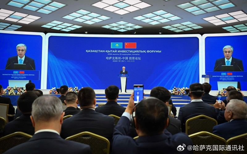 【中欧班列将增至3000列 哈萨克斯坦拟开设首所哈中AI学校】

🇰🇿🇨🇳哈斯穆-卓玛尔特·托卡耶夫总统9月25日在阿拉木图举行的“哈萨克斯坦—中国”投资论坛上表示，预计到2029年，经哈萨克斯坦运行的中国至欧洲集装箱班列数量将增至3000列。

🚆托卡耶夫指出，哈萨克斯坦正持续提升铁路、公路 ​