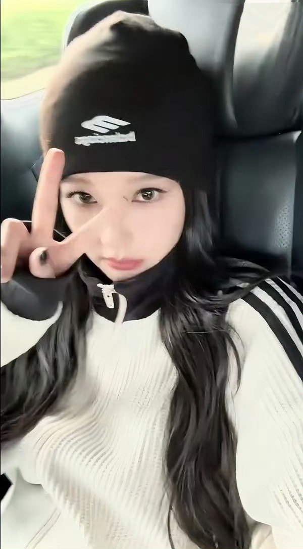 #孙怡[超话]# sy#孙怡平遥影后# sy#孙怡不想睡的星期五# 

想念一个173全能唱跳影后1993大美女！！！

​