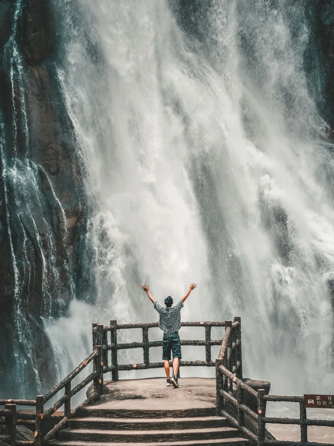 不在瑞士不在贵州，在广东就有超震撼的瀑布！