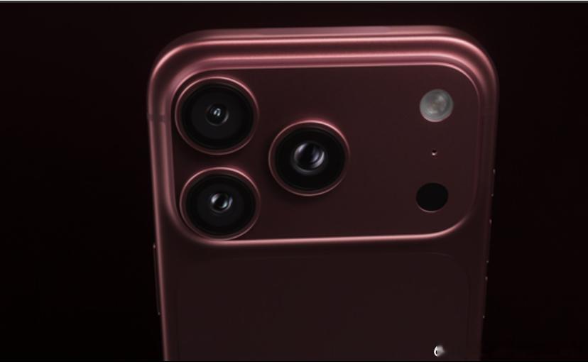 很多人都在吐槽 iPhone18 Pro 秒空，觉得苹果又在玩饥饿营销。可一线黄牛说了：敢炒价，却不敢囤货，只做短线转手，生怕砸在自己手里。

现在的溢价就是首发短期行情。黄牛都不看好长期涨价，普通消费者真没必要跟风加价抢新机。只要你不买，我不买，是不是还会降500呢？ 

 ​