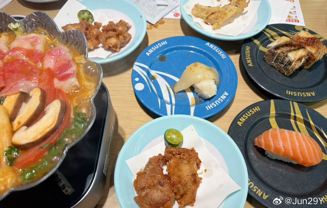 一家餐饮店
如何吸引小朋友的喜欢
设置游戏和奖励
现在的商家想法也是真多
花样一套一套的

#一周前马斯克还对女友说我也爱你#
大佬的思维和想法总是异于常人吧 ​