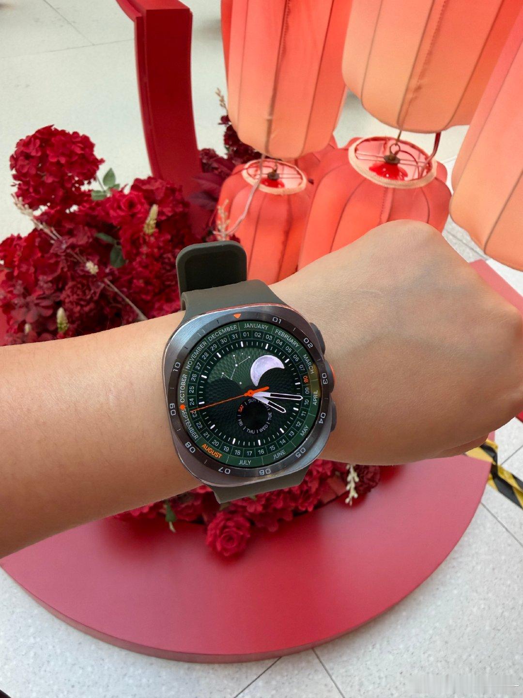 有三星手机怎么能少Watch Ultra2，既能当做穿搭单品，又是靠谱的户外向导#三星WatchUltra2##腕间山野向导# ​