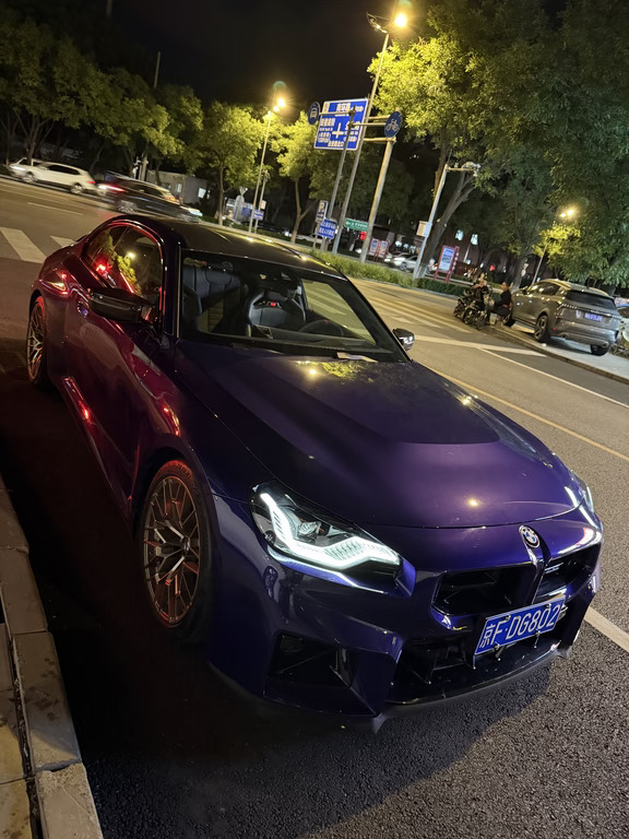 宝马借了我一台M2cs 刚刚深度体验了一下
总结：这是一台可以把带底盘件的992s拎起来转着圈往地上甩的玩意
甚至我觉得992GTS也打不过这玩意
这底盘调的太牛逼了[得意R]Mpower牛逼