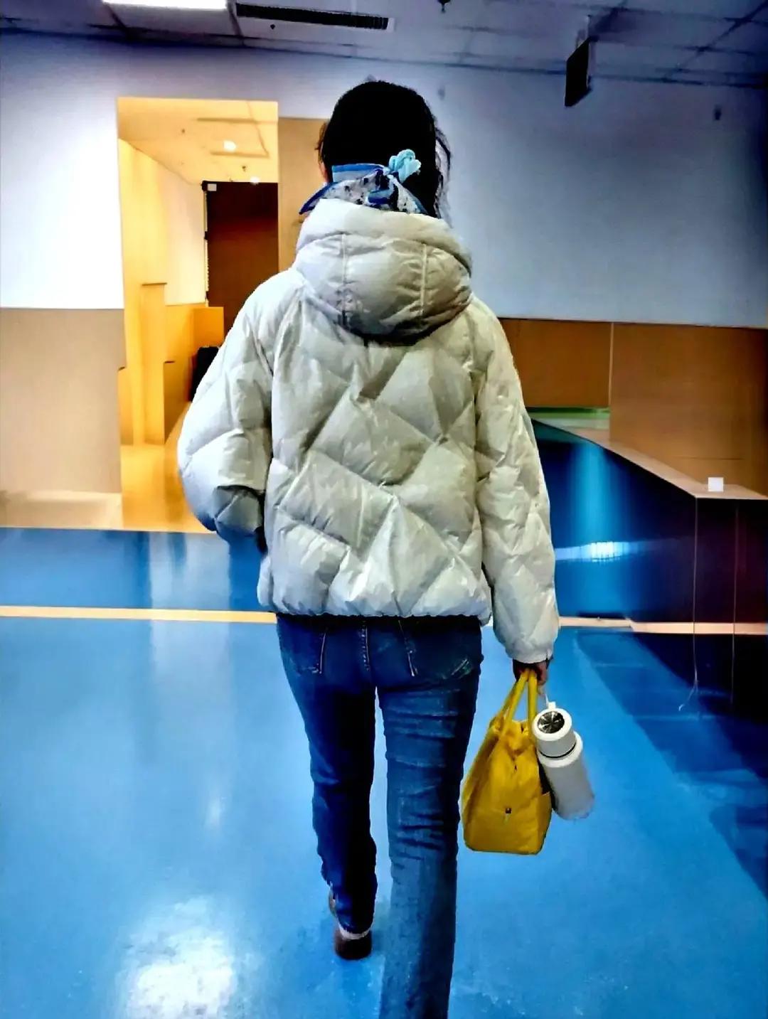 ;为弟弟卖房后，我连孩子都弄丢了&;陕西女子自述冲上热搜，评论区吵翻...