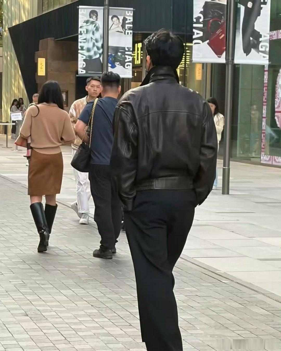 #井柏然[超话]#  今天的你都干了些什么呢？开心吗？
于我而言每天最开心的事就是想你呀[兔子]​
