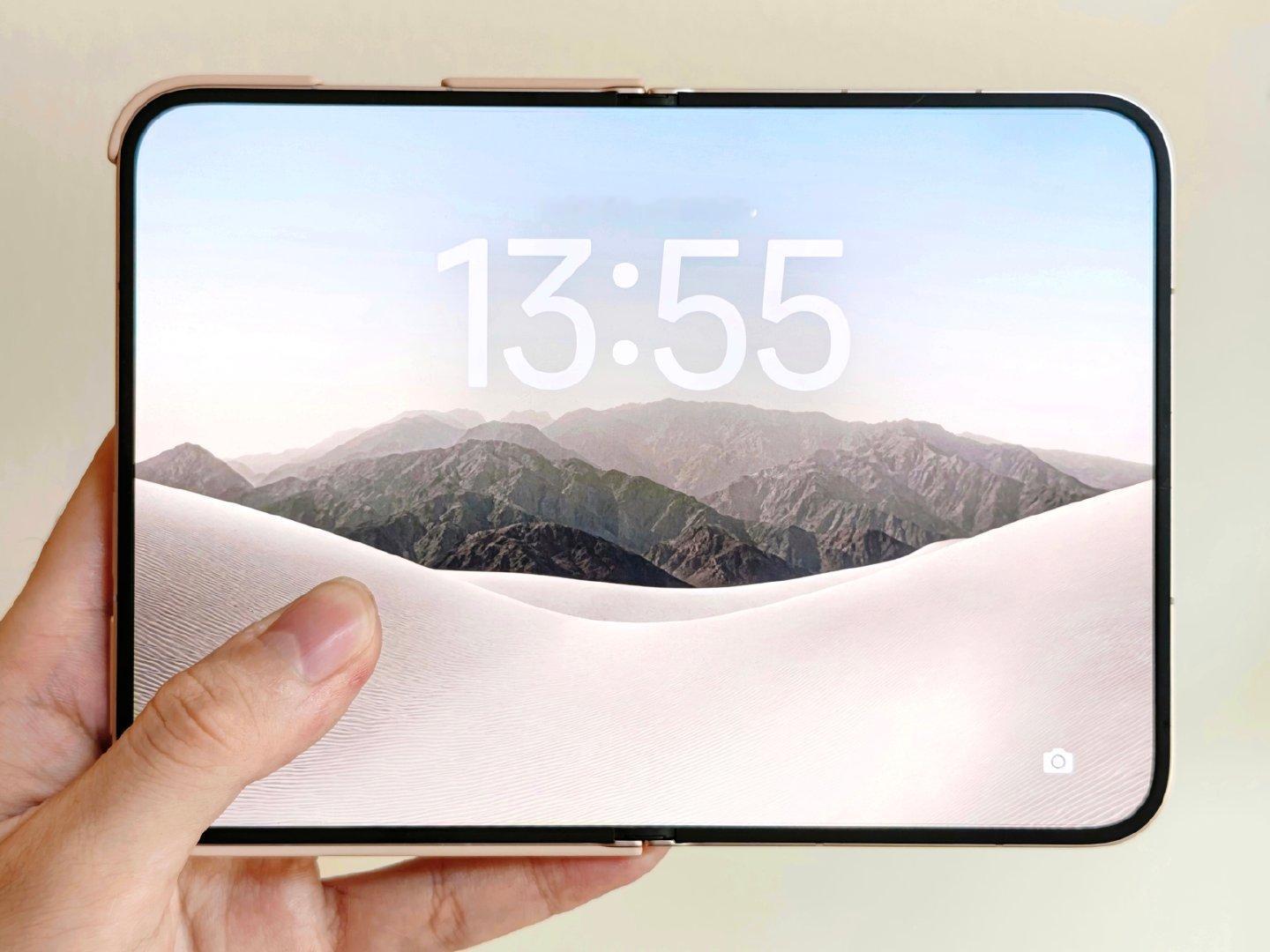 用上iPhone Duo了兄弟们，想问什么直接说！[胖红生气]#iPhoneDuo 折痕# ​