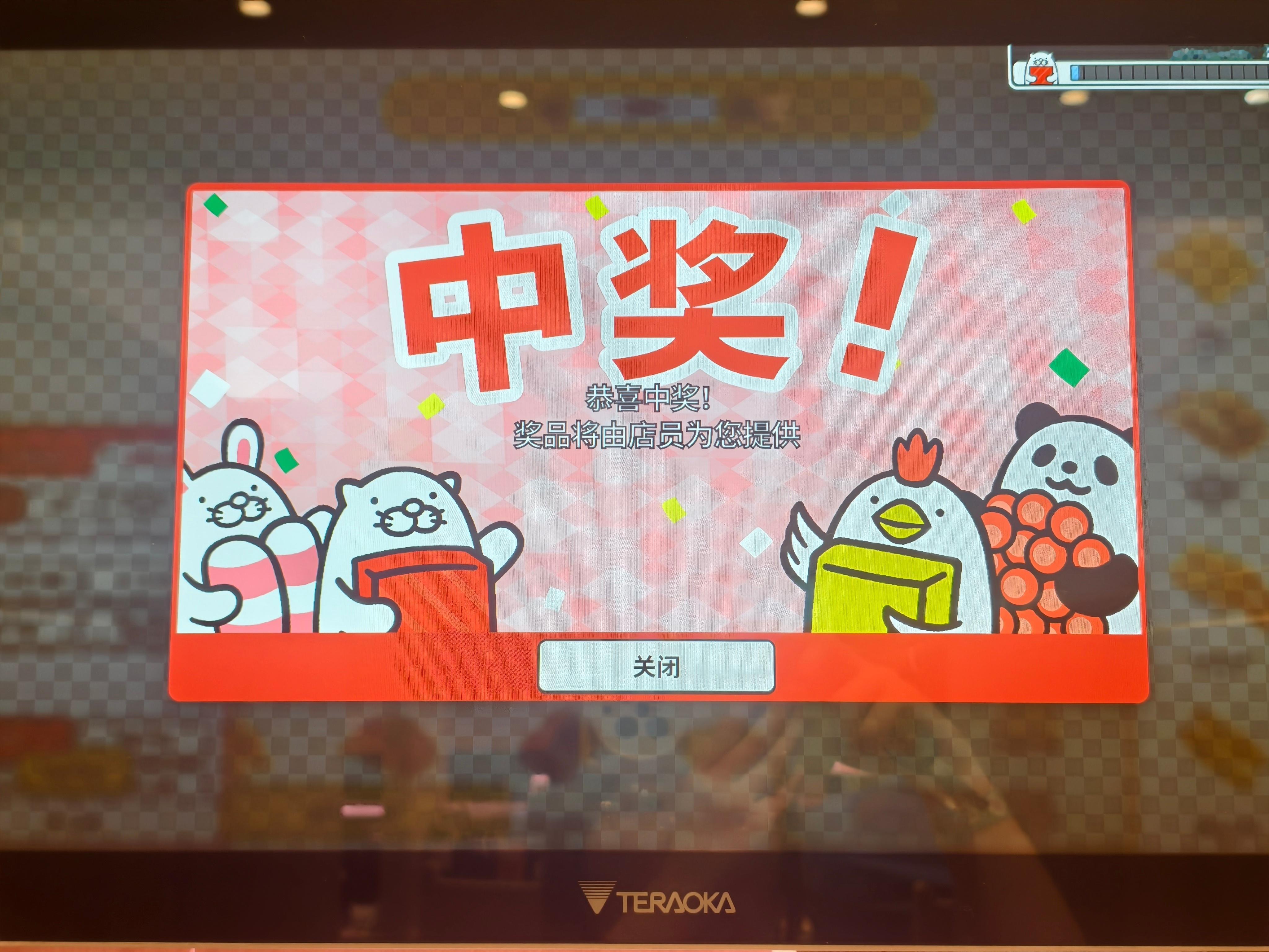 下班食郎plog🍣
（图1）奔跑路上的漂亮夕阳🌇
（图2）0秒等位正好赶上1人位带位小哥没绷住，你家室内设计师也是很天才👍🏻（像别人幸福夹缝处的监狱，但是我喜欢一个人吃饭所以我很满意）
（图3）居然也有手环感觉回周末了
（图4）焦糖鹅肝切的像苹果
（图5）蒜香鹅肝海苔包好吃但是不太有鹅肝 ​