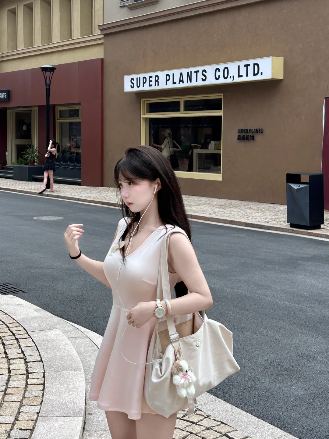 做了一件版型超好的小粉裙！！
