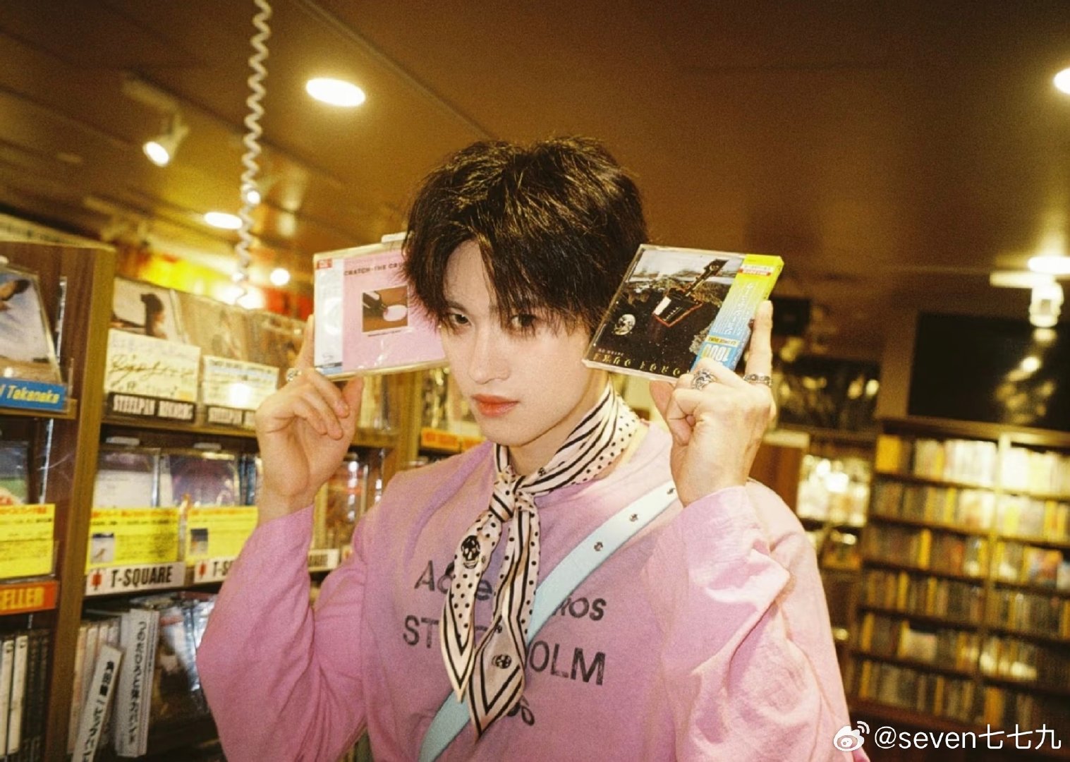 #闫桉[超话]# 有人想跟唱片店老板在一起吗？[爱慕][爱慕][爱慕]#闫桉# ​