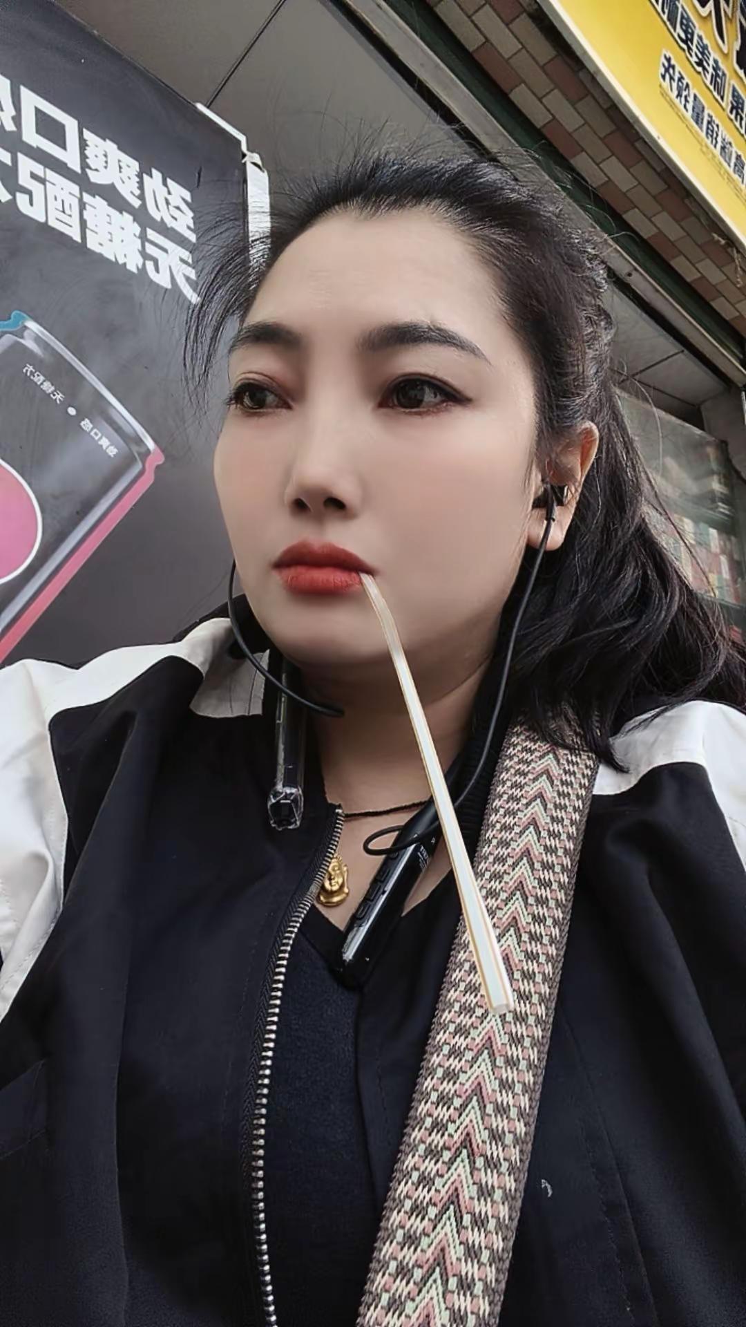 不吃点亏怎看透人心，不碰点烂事，怎分清真假，载个跟头不算啥，长点记性就够了